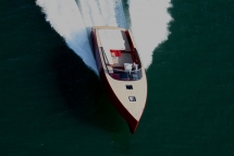 VanDutch Marine V40 - Motorboats