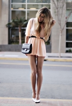 Short flowing dress in light pink - Clothes for Summer in London Town