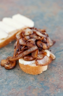  Caramelized Onion & Mushroom Brie Grilled Cheese Recipe - Food & Drink