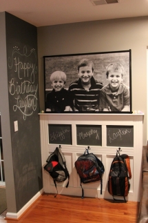 Cute backpack wall organization - ideas fabulosas