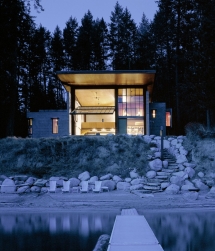 Modern Cabin with Massive Swinging Glass Wall - Modern Architecture
