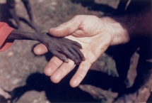 Starving boy and missionary by Mike Wells - Amazing photos