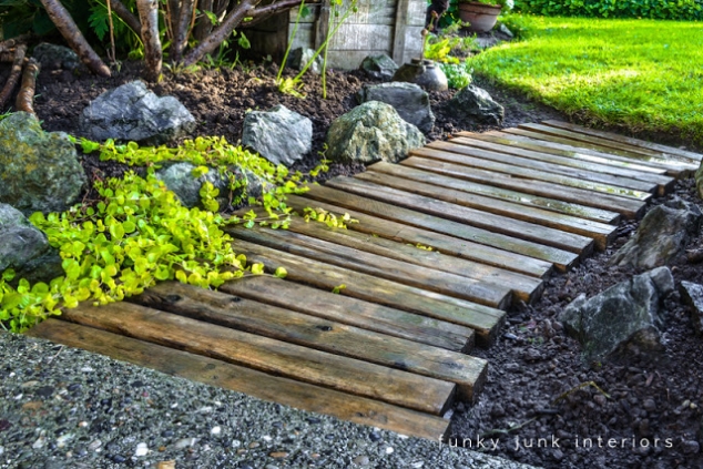 Garden walkway made with pallets - Image 2