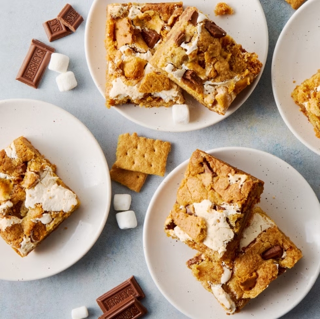 How S’mores Bars Turn a Messy Campfire Treat Into a Party-Friendly Dessert - Image 2