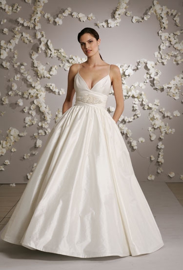 Beautiful Lazaro Wedding Dress - Image 2