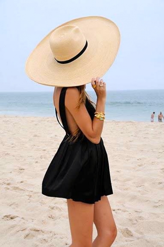 The sun hat I've been looking for with a fantastic black coverup