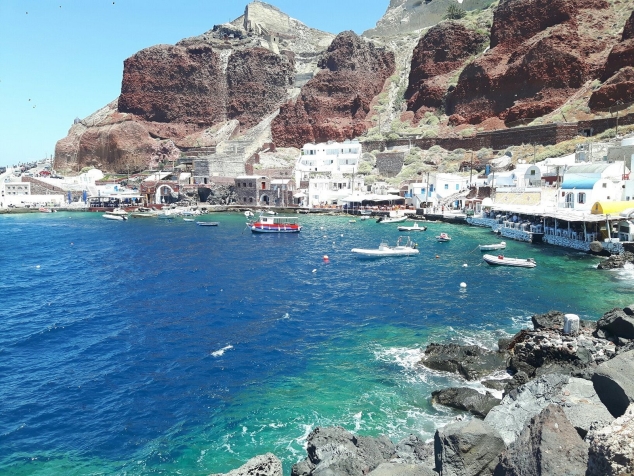 Santorini in Spring: The Dream Trip Before Summer Crowds Arrive - Image 2