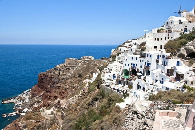 Santorini in Spring: The Dream Trip Before Summer Crowds Arrive - Image 3