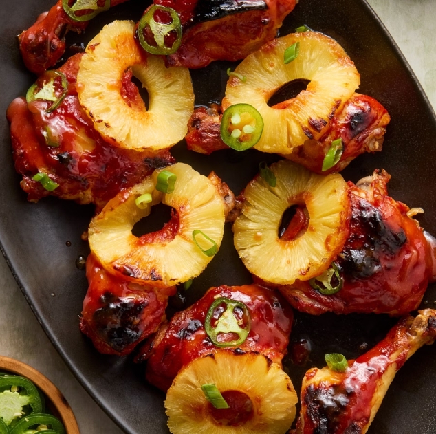 The One-Pan Summer Dinner That Combines Chicken, Fruit, and Big BBQ Flavour