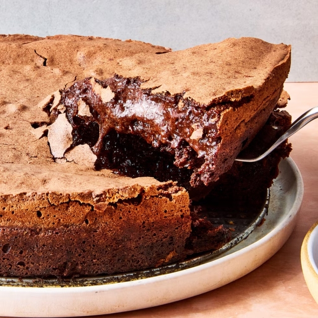 This Lava Cake Brings a Little Extra Warmth to Valentine’s Day Desserts - Image 2