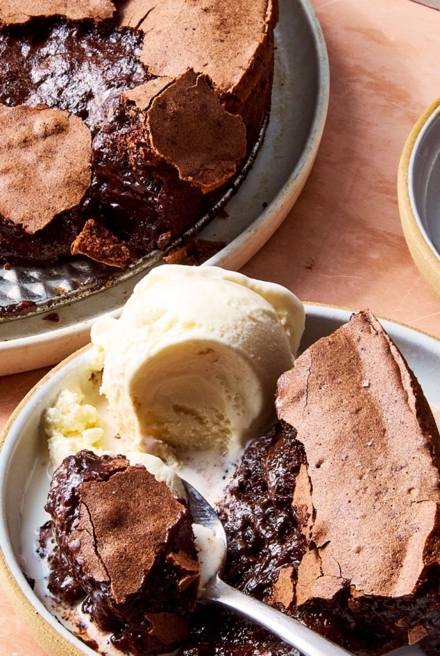 This Lava Cake Brings a Little Extra Warmth to Valentine’s Day Desserts - Image 3