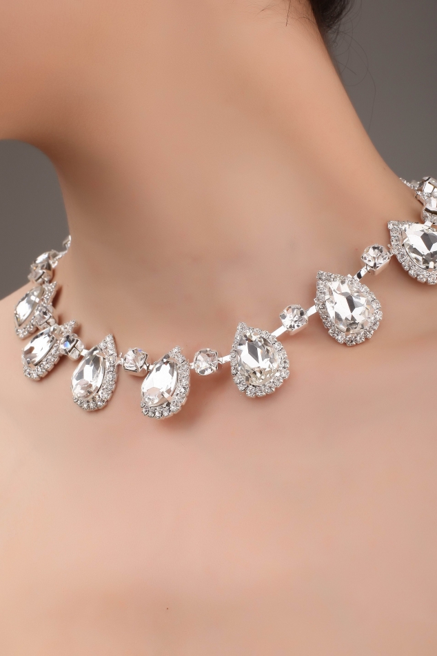 Lovely Waterdrop Shaped Rhinestone and Alloy Necklace - FaveThing.com